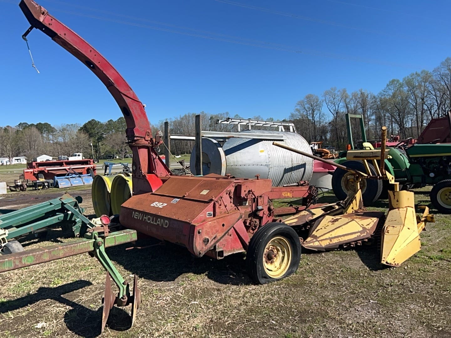New Holland 892 Equipment Image0