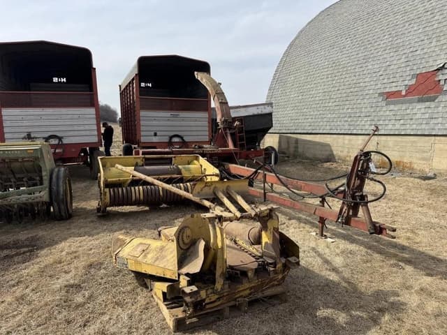 Image of New Holland 892 equipment image 1