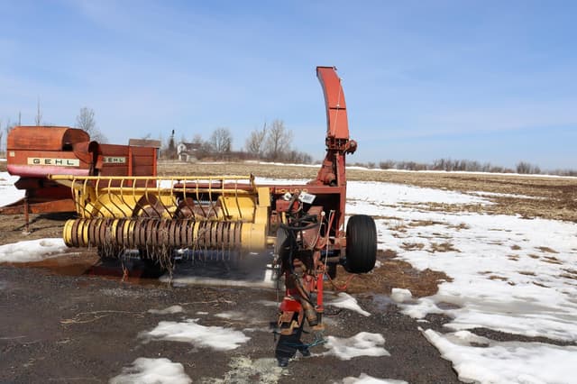 Image of New Holland 892 equipment image 1