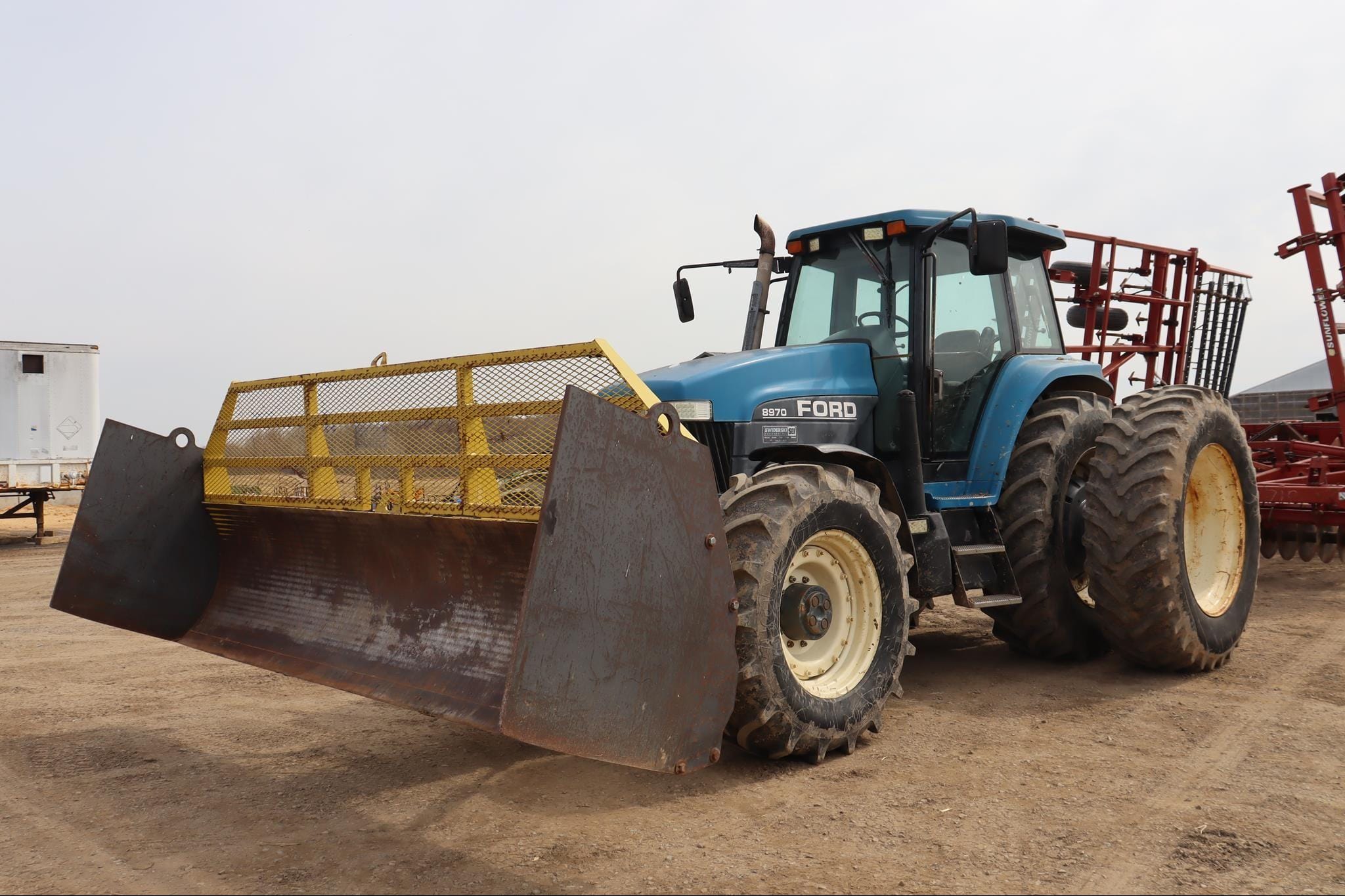 New Holland 8970 Equipment Image0