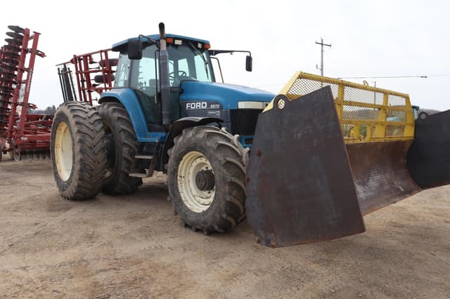 Image of New Holland 8970 equipment image 2