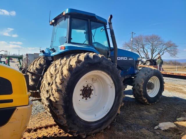 Image of New Holland 8970 equipment image 4