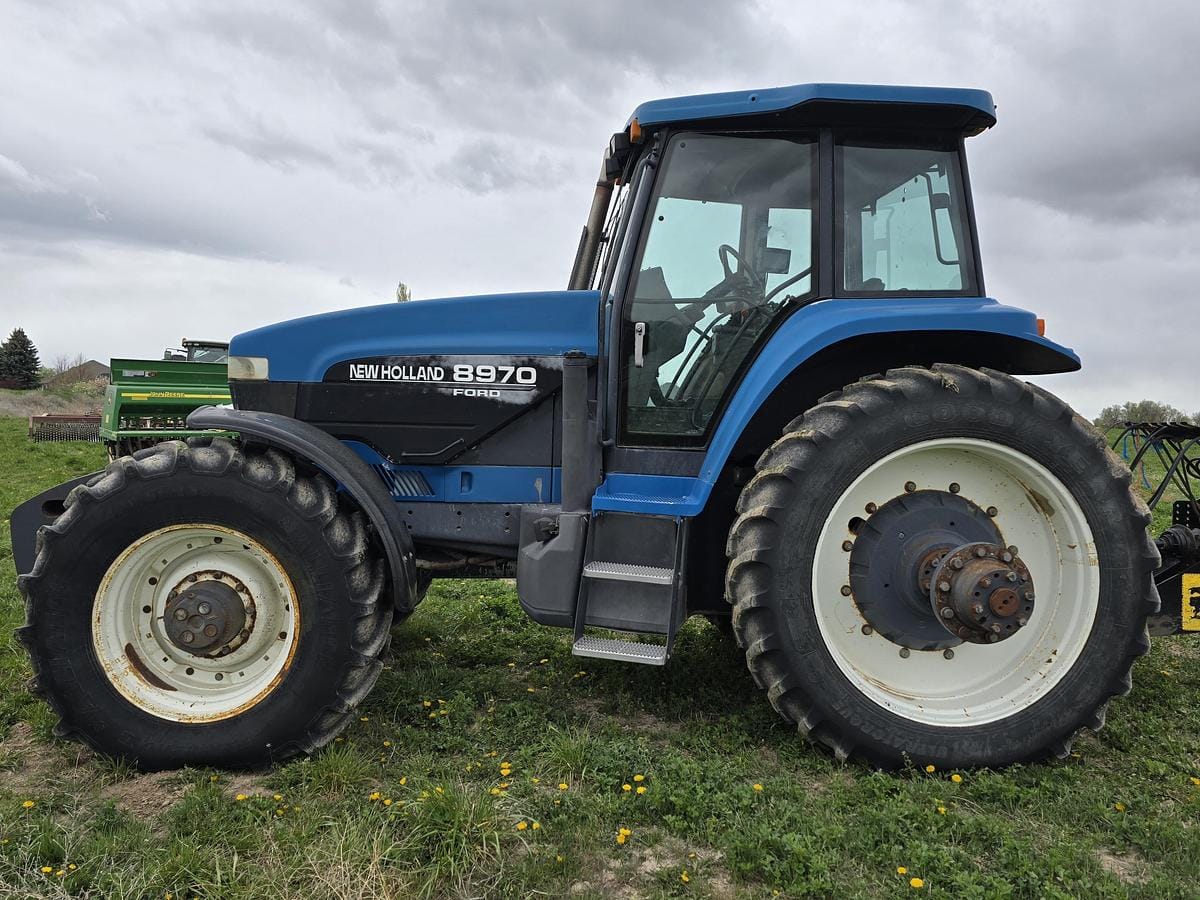 1996 New Holland 8970 Equipment Image0
