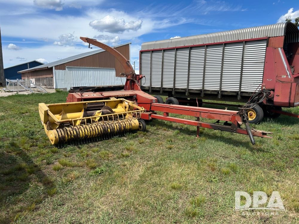 New Holland 900 Equipment Image0