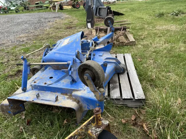 Image of New Holland 914A equipment image 4