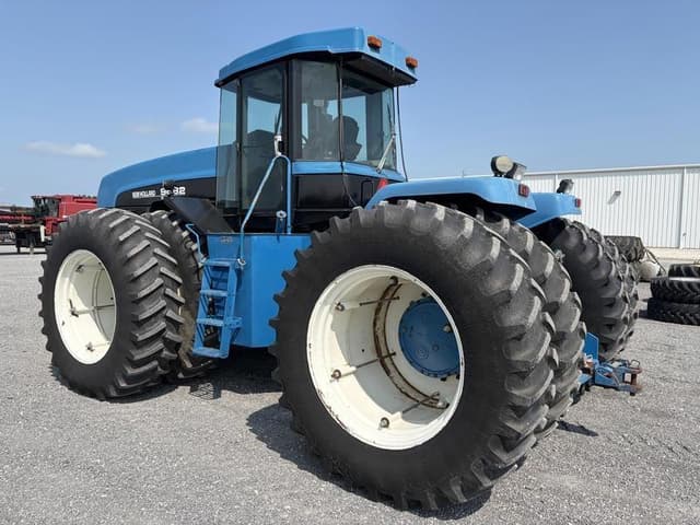 Image of New Holland 9682 equipment image 2