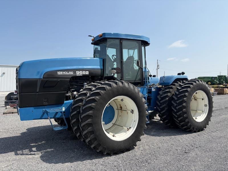 New Holland 9682 Equipment Image0