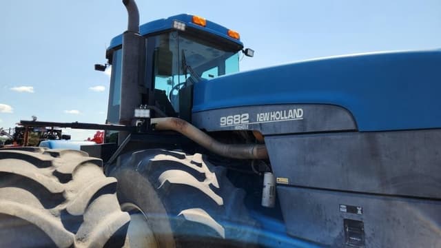 Image of New Holland 9682 equipment image 3