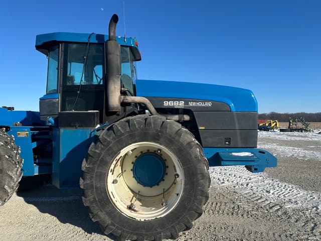 Image of New Holland 9682 equipment image 2