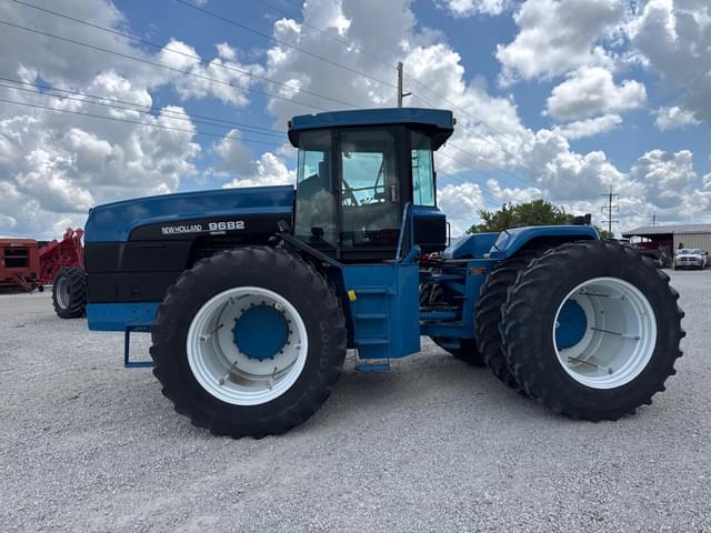 Image of New Holland 9682 equipment image 1