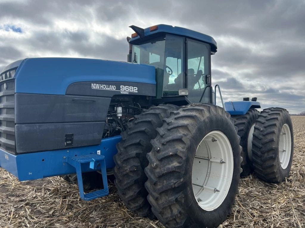 New Holland 9682 Equipment Image0