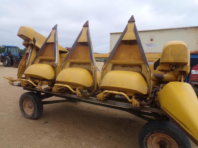 Image of New Holland 974 equipment image 2