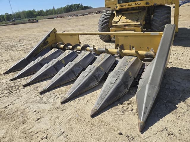 Image of New Holland 974 equipment image 2