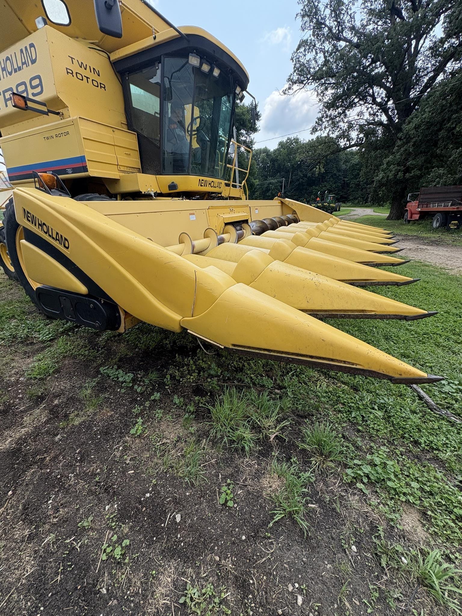 New Holland 996 Equipment Image0