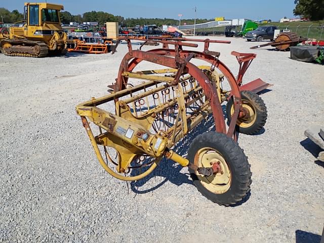 Image of New Holland 256 equipment image 4