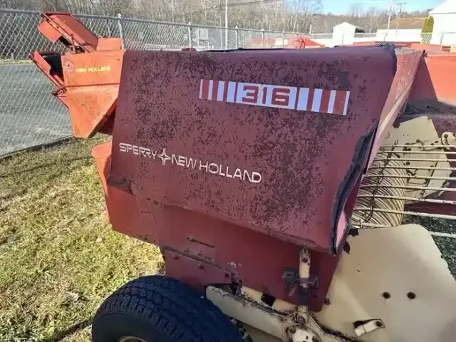 Image of New Holland 316 equipment image 1