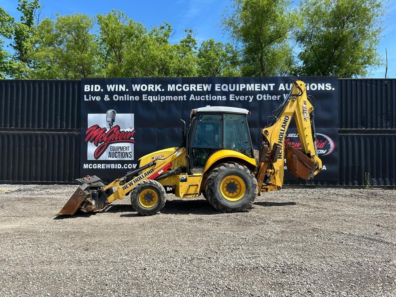New Holland B110C Equipment Image0