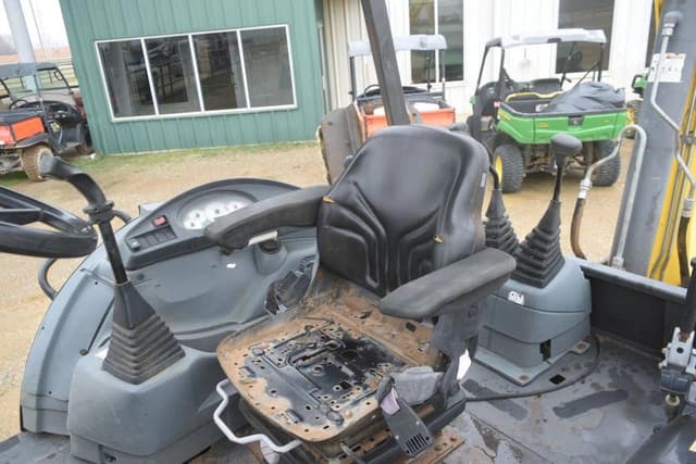 Image of New Holland B95B equipment image 4