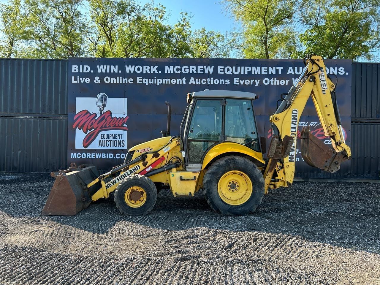 New Holland B95B Equipment Image0