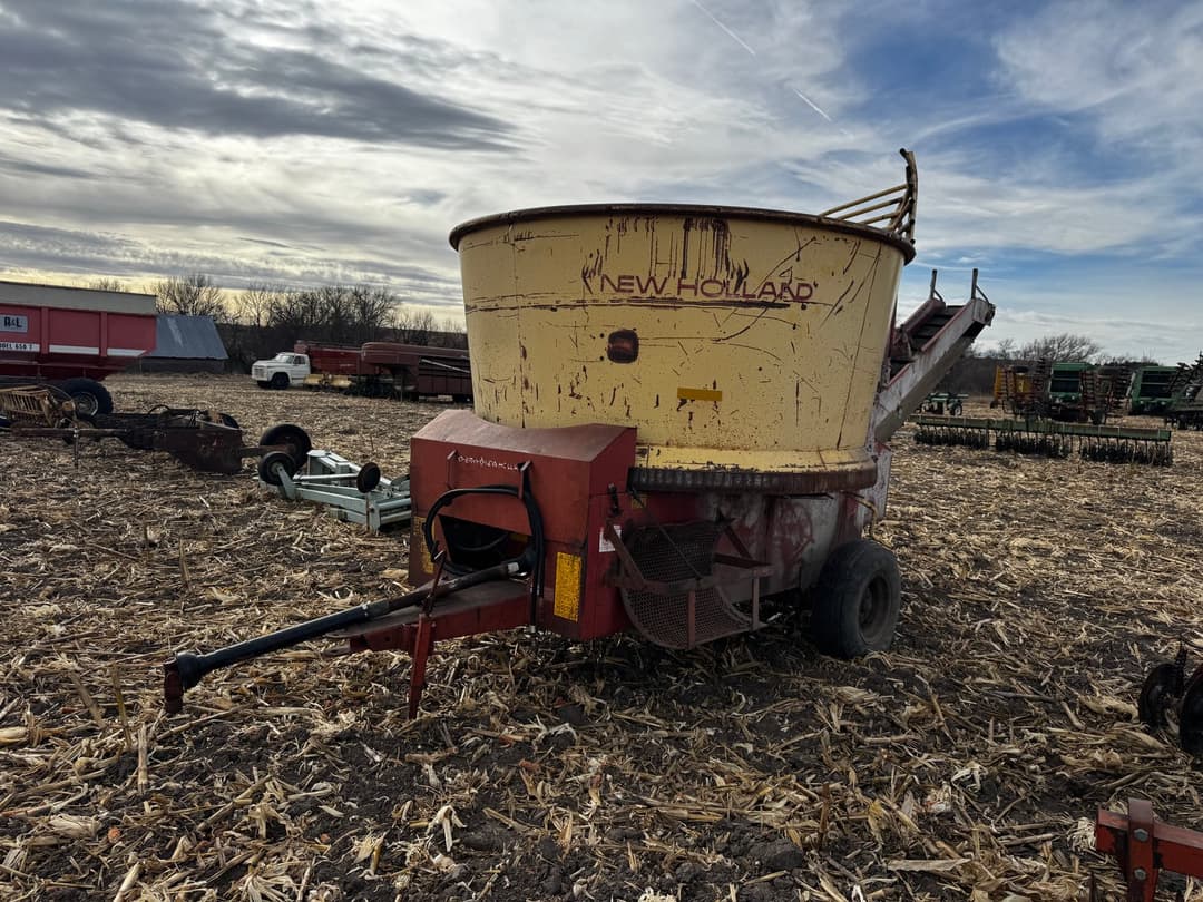 Image of New Holland 390 Primary image