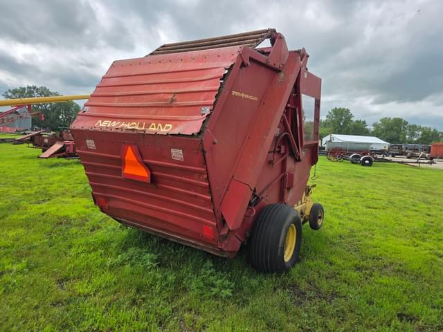 Image of New Holland 851 equipment image 2