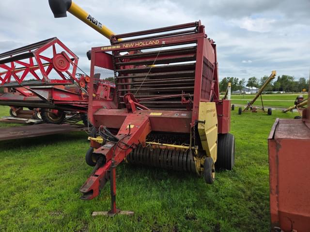 Image of New Holland 851 equipment image 1