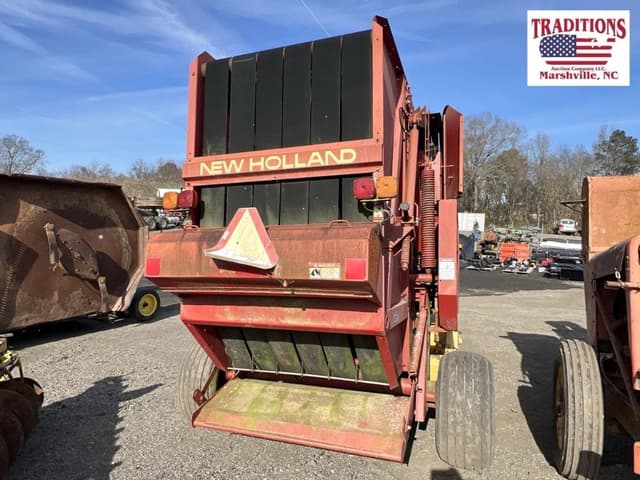 Image of New Holland 654 equipment image 2