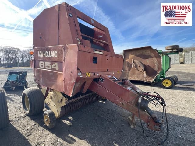 Image of New Holland 654 equipment image 4