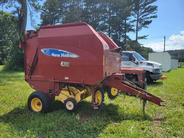 Image of New Holland BR7060 equipment image 2