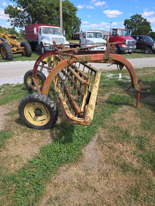 Image of New Holland 256 equipment image 2