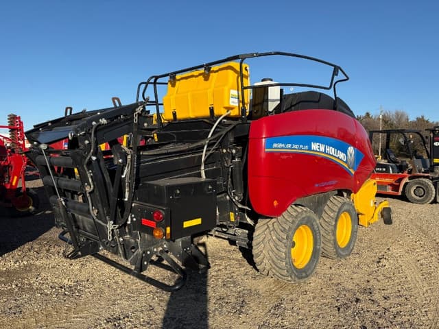 Image of New Holland Big Baler 340 equipment image 3