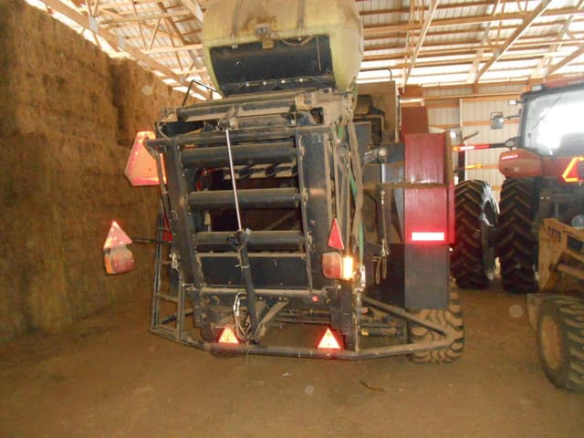 Image of New Holland BB940A Cropcutter equipment image 1