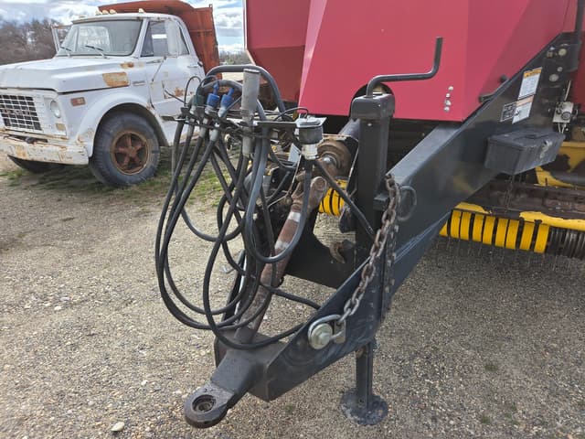 Image of New Holland BB960A equipment image 2