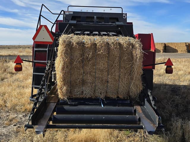 Image of New Holland BB960A equipment image 3