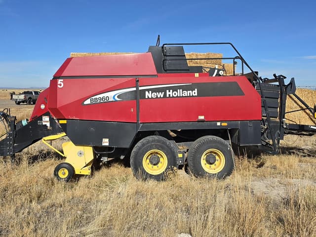 Image of New Holland BB960A equipment image 1