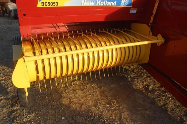 Image of New Holland BC5050 equipment image 4