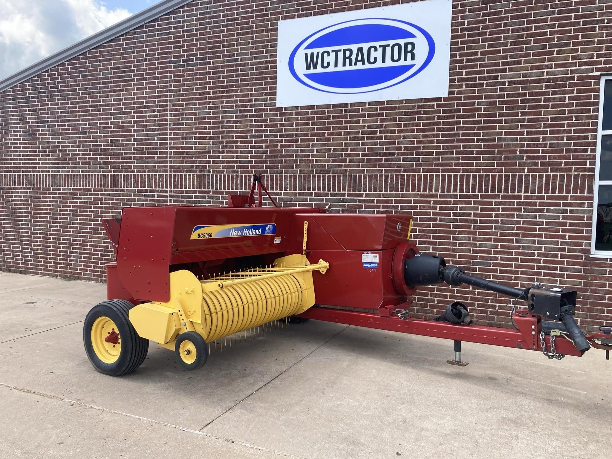 2014 New Holland BC5060 Equipment Image0