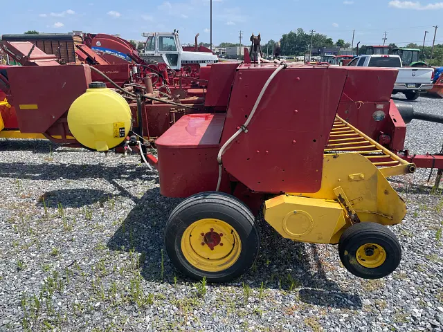 Image of New Holland BC5070 equipment image 2
