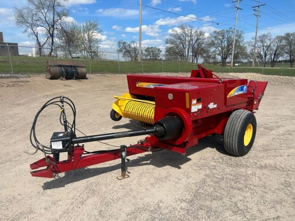 2015 New Holland BC5070 Equipment Image0