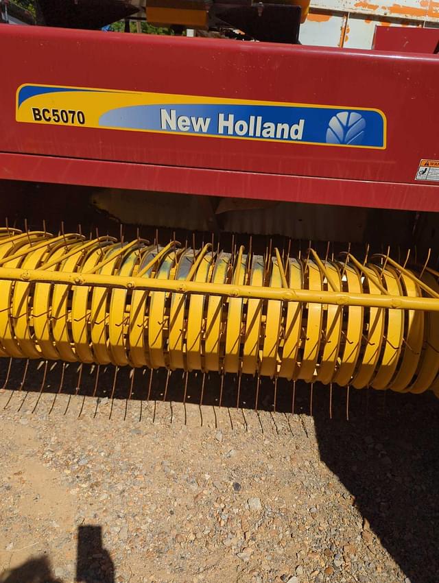 Image of New Holland BC5070 equipment image 3