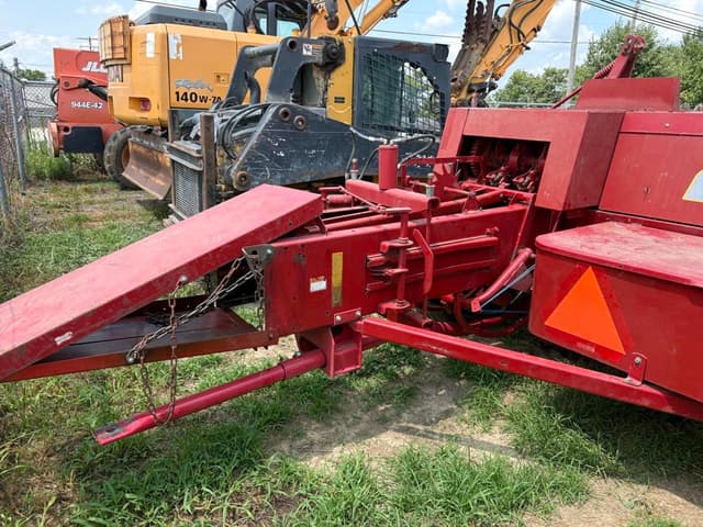 Image of New Holland BC5070 equipment image 4