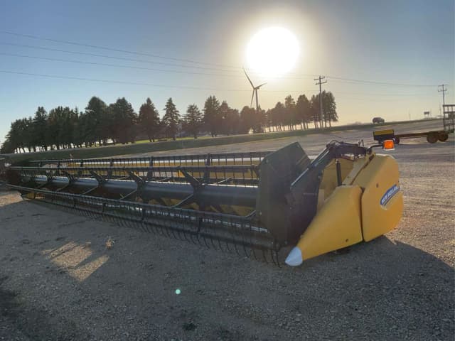 Image of New Holland 740CF-35 equipment image 2