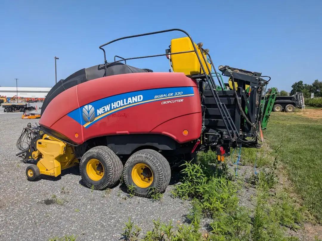 Image of New Holland Big Baler 330 CropCutter Primary image