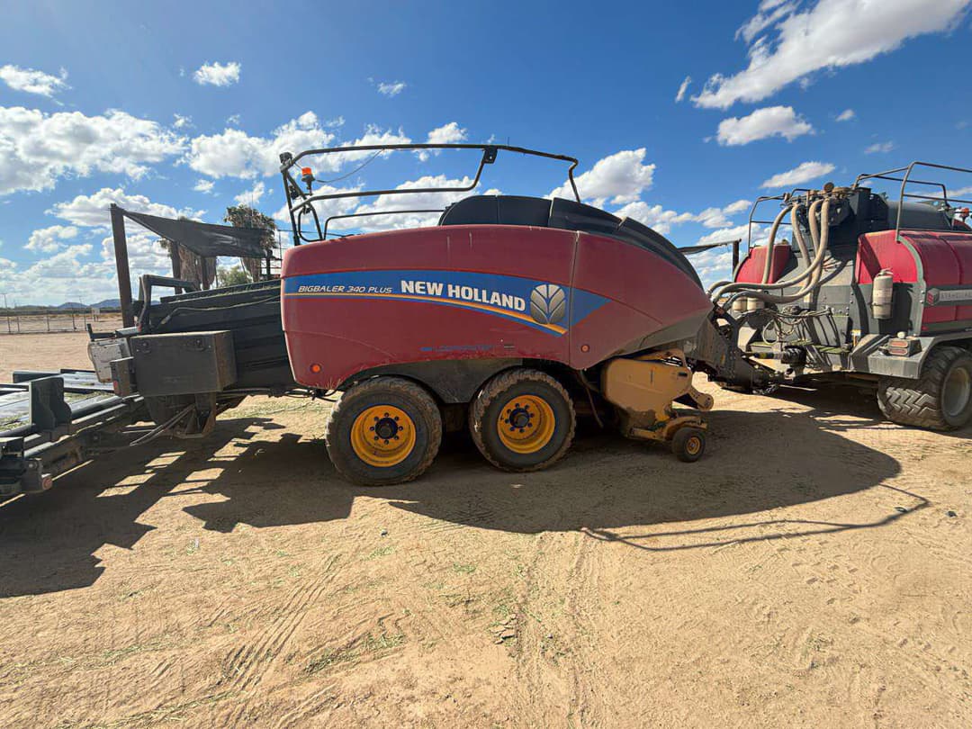 Image of New Holland Big Baler 340 Plus Image 1