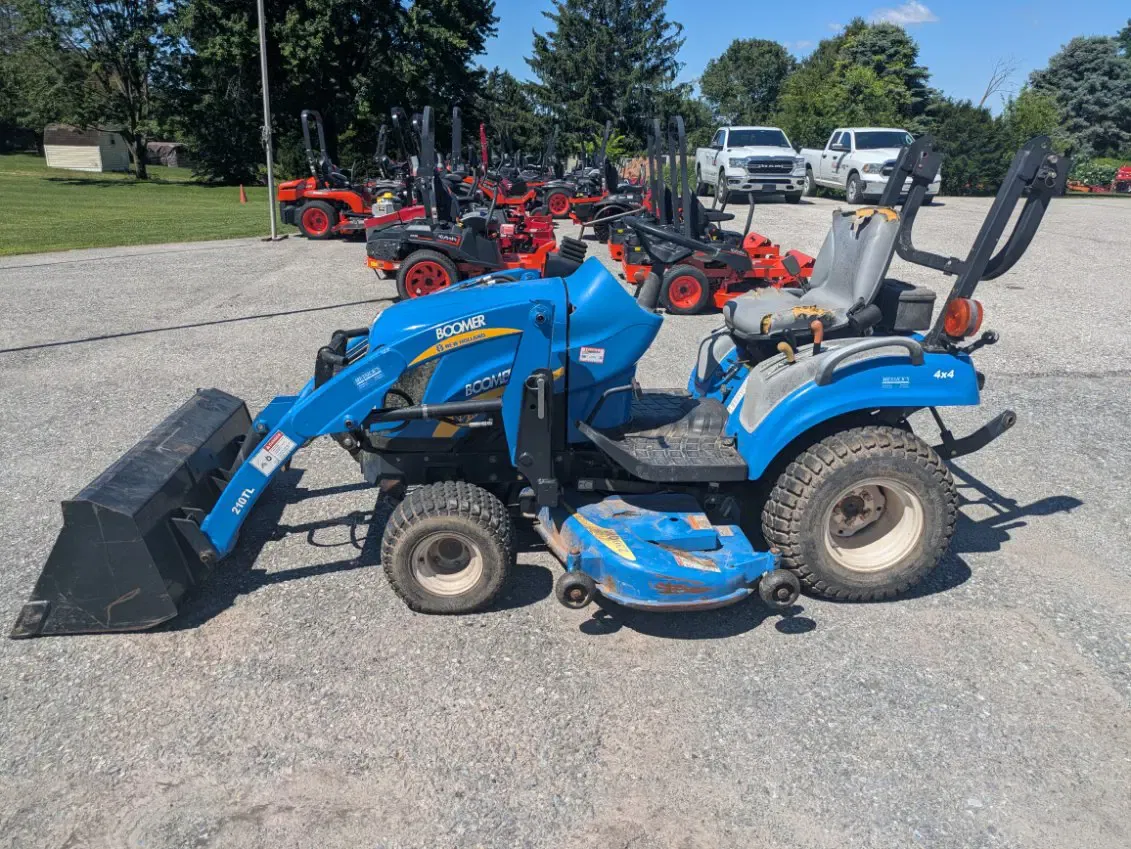 New Holland Boomer 1025 Equipment Image0