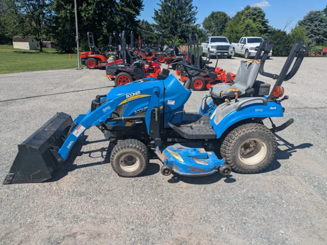 Image of New Holland Boomer 1025 Image 0