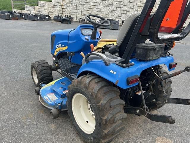 Image of New Holland Boomer 1030 equipment image 3