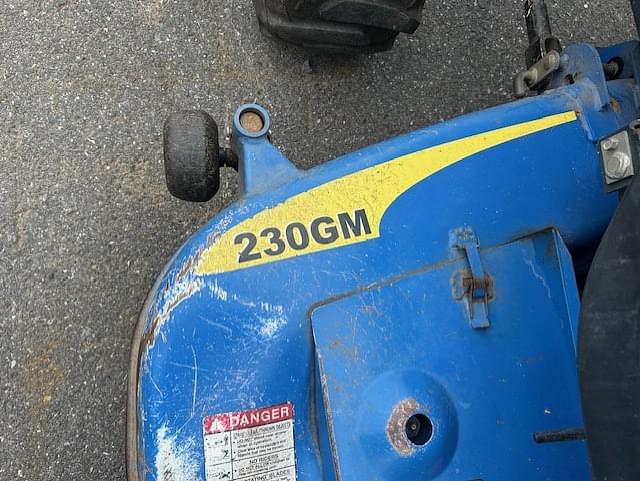 Image of New Holland Boomer 1030 equipment image 2