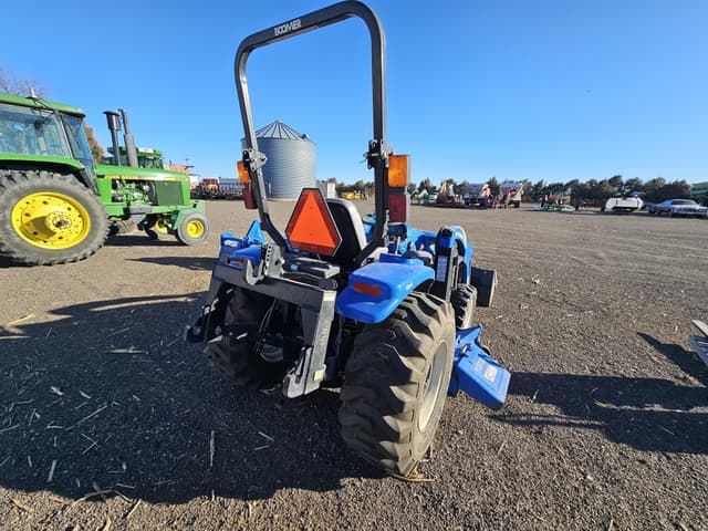 Image of New Holland Boomer 2035 equipment image 4