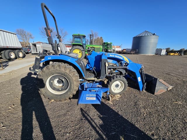 Image of New Holland Boomer 2035 equipment image 3